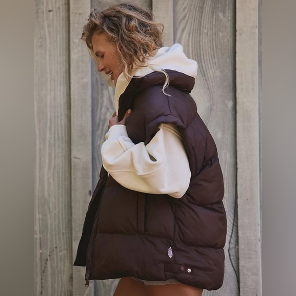 Free People In A Bubble Puffer Vest size Medium Cocoa Brown - Picture 2 of 10